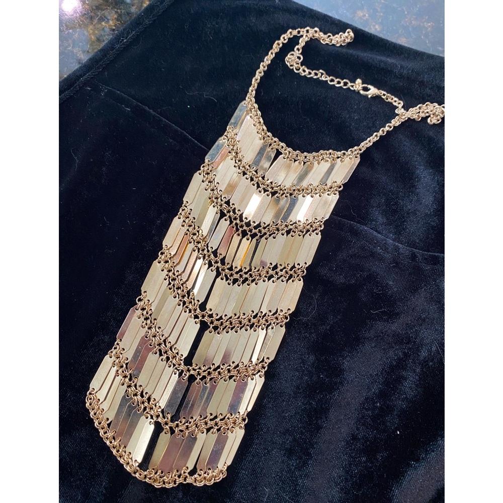 Absolutely stunning stunning necklace long gold bib style.
